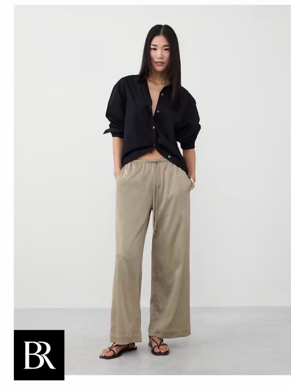 Banana Republic Relaxed Wide-Leg Drawstring Pants in Taupe